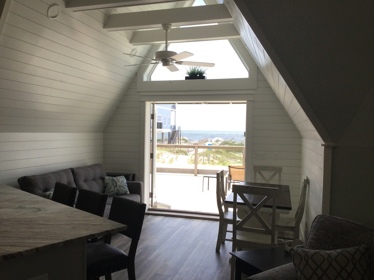 Directly Across From Beach Access! Sleeps 8!