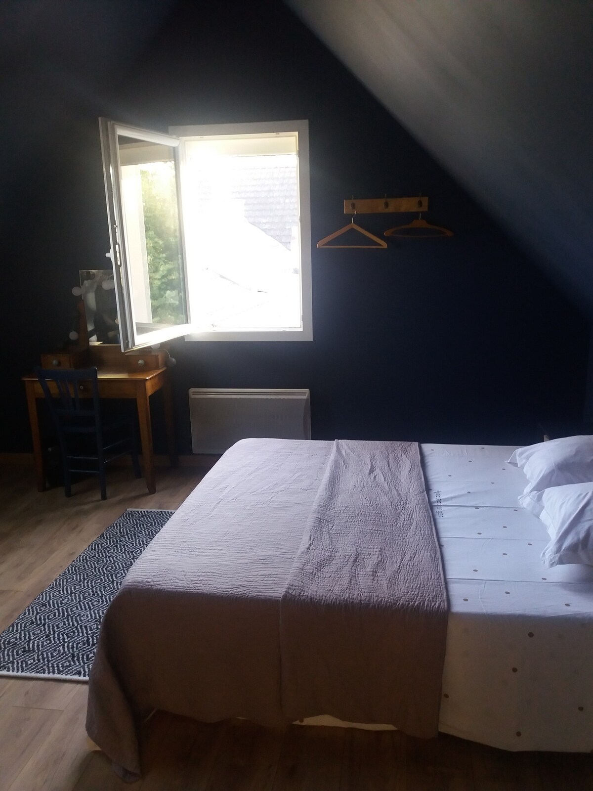 Double bedroom 5min from Moulins