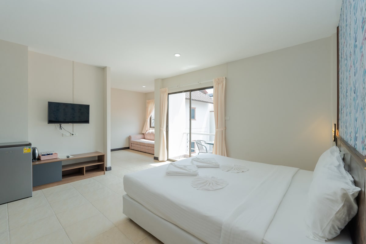 α H Sup Studio Room w/ kitchenette Amarin hotel