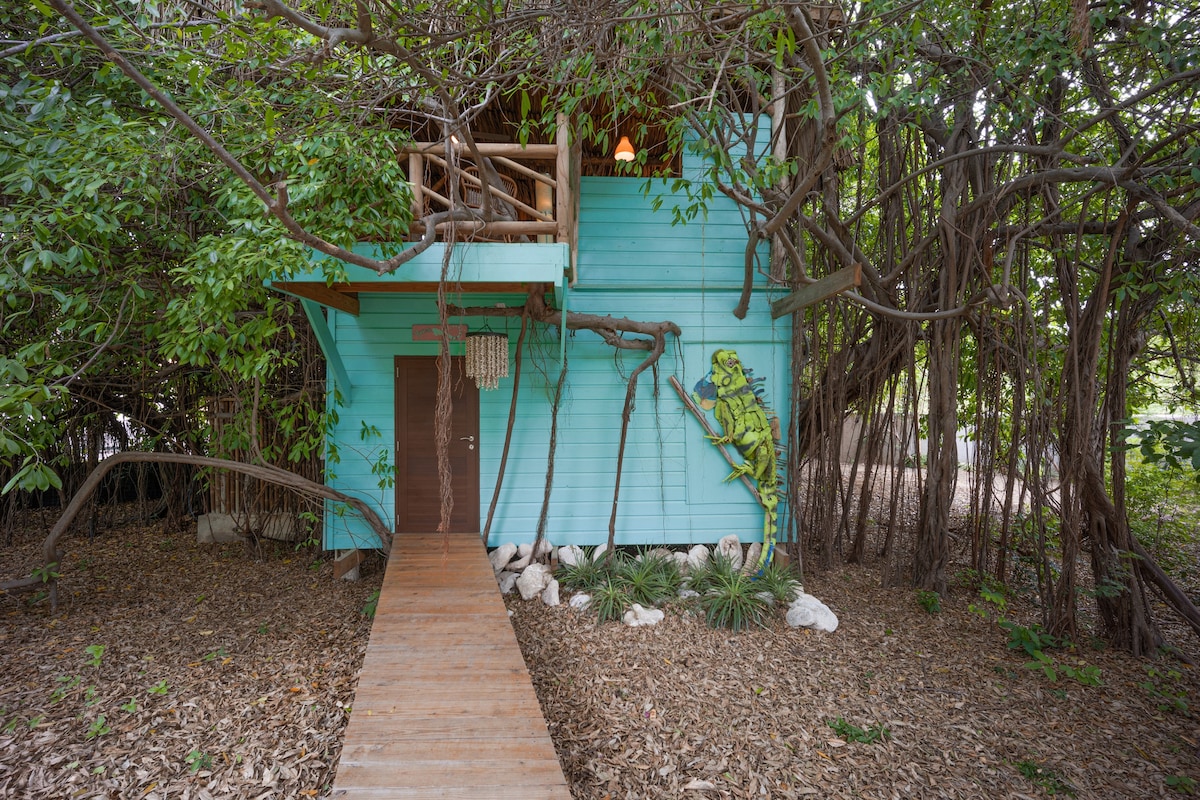 Romantic treehouse 'Yuana'