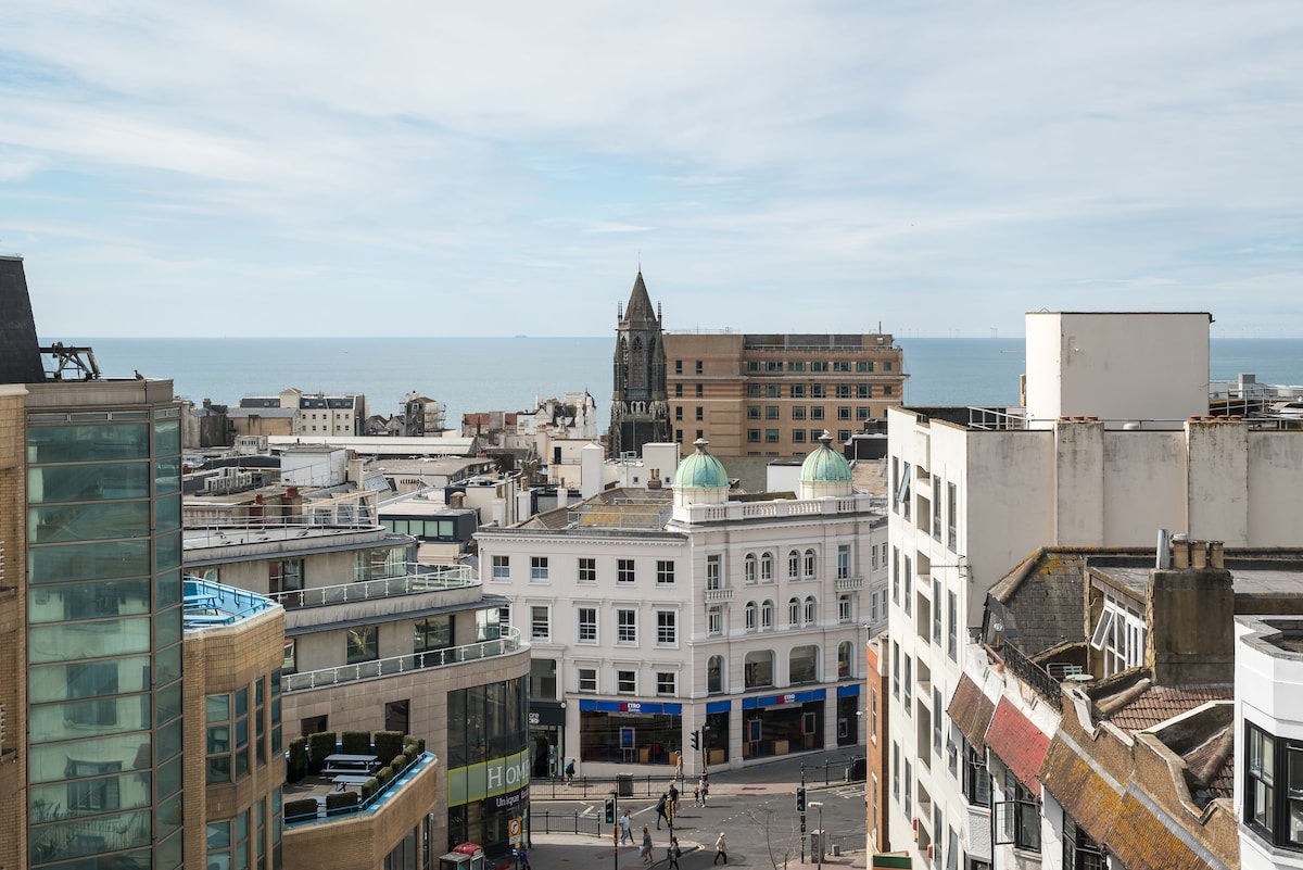 Studio with Balcony and Sea View in City Centre