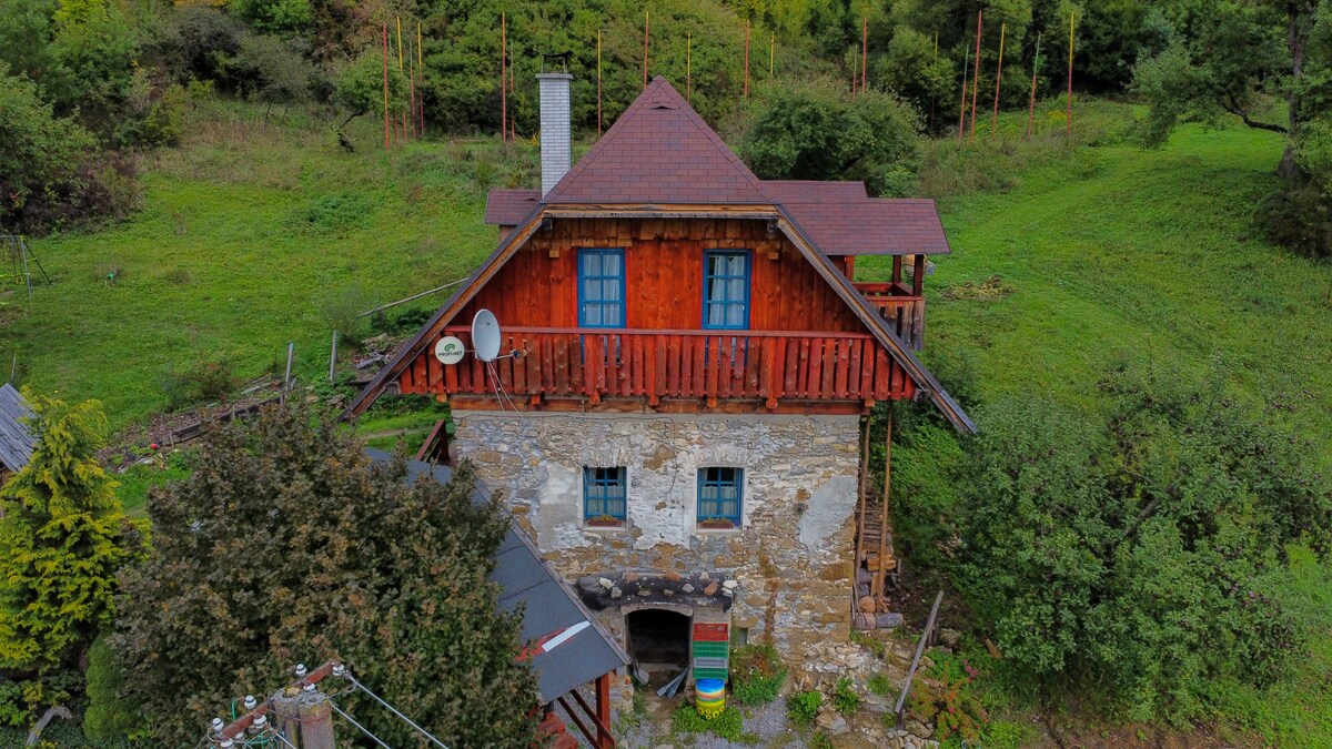 利普托夫风景如画的村庄Sýpka小屋