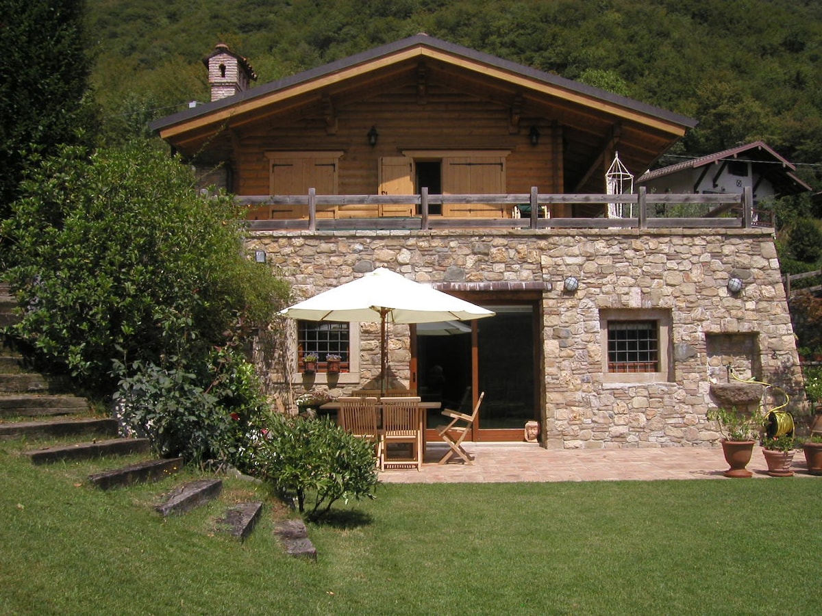 Country cottage in pietra panoramico