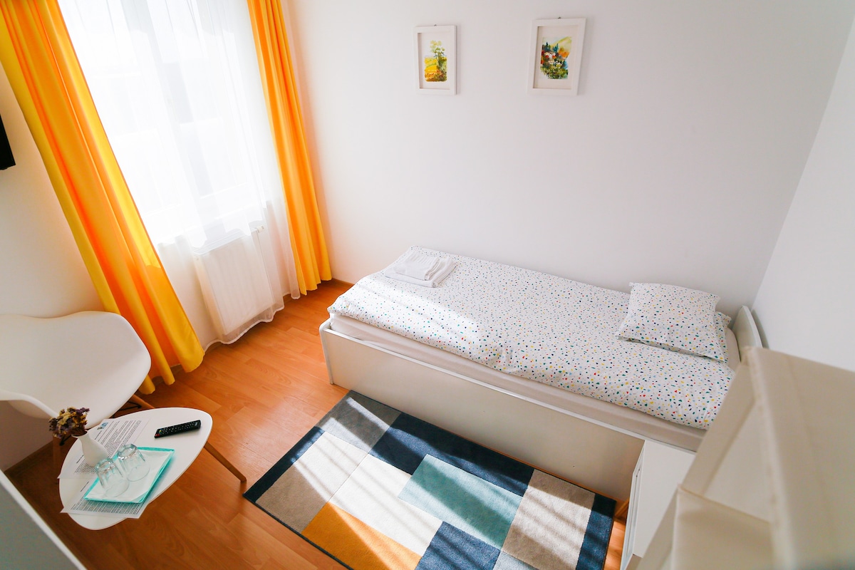 Cozy single room in Capra Vecinului B&B