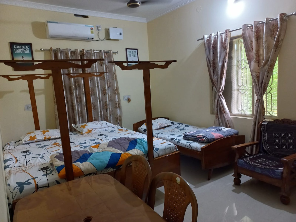 1 km from railway station Apartment wth Kitchen