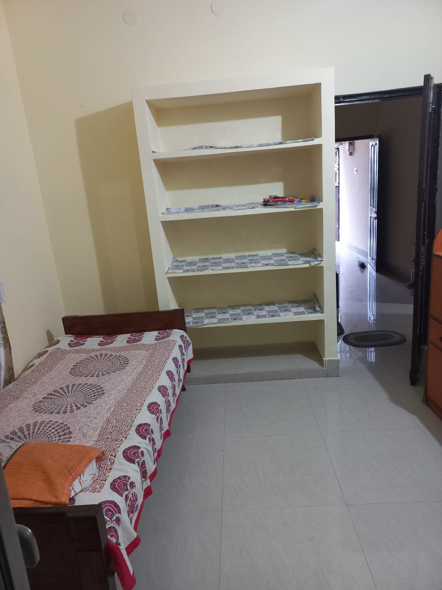 1 km from railway station Apartment wth Kitchen