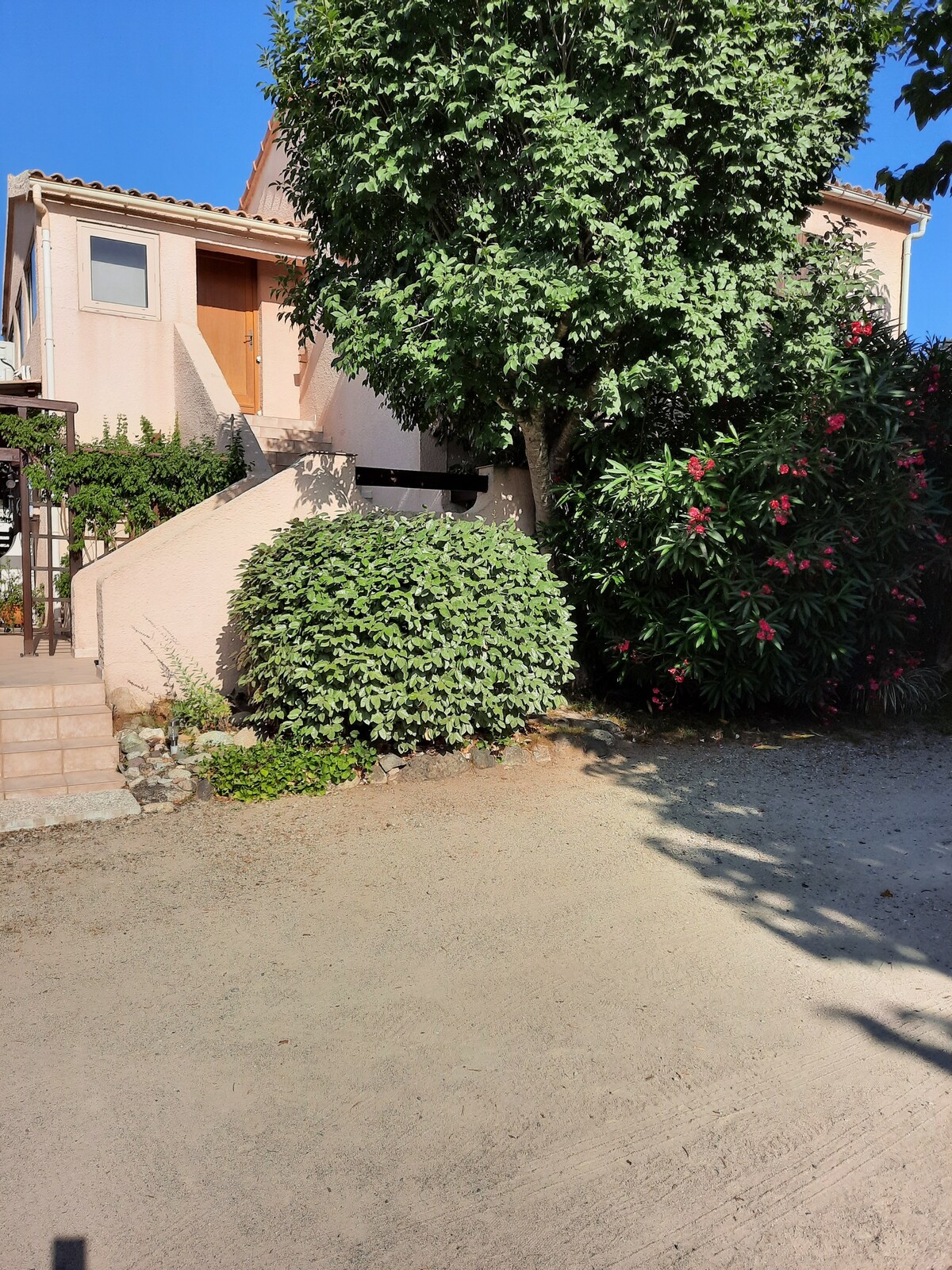 Corse Est, étage climatisé,  jardin, terrasse