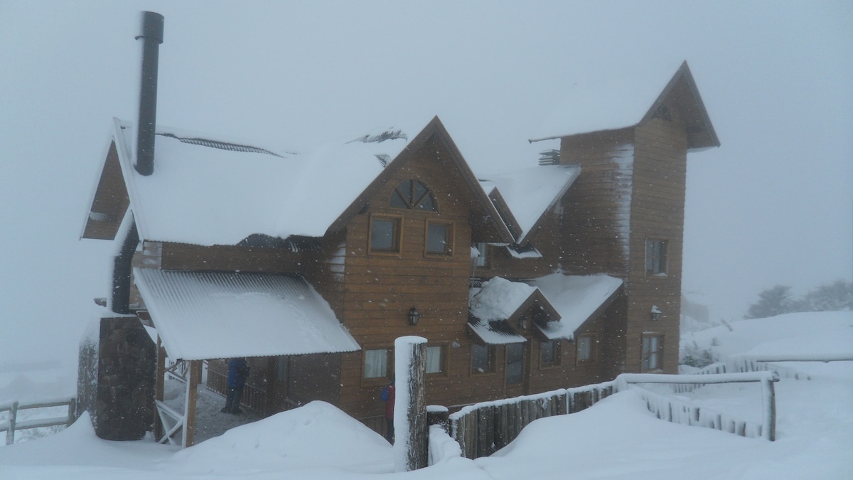 山坡上的房子「滑雪村」