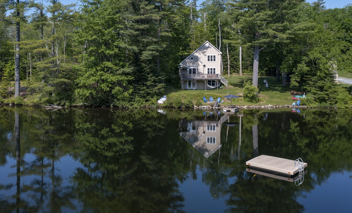 Immaculate Lake House Perfect for Entire Family