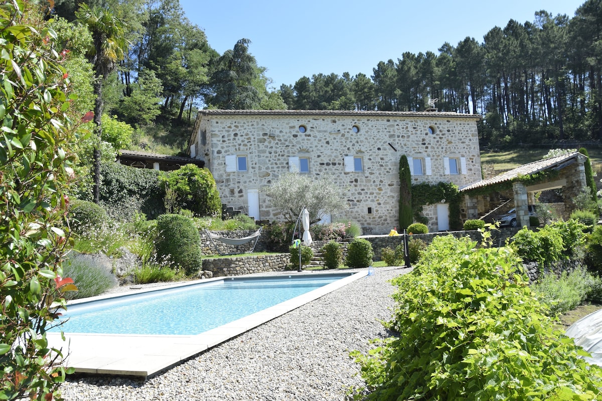 Mas de la Vigne, Charming renovated farm with pool