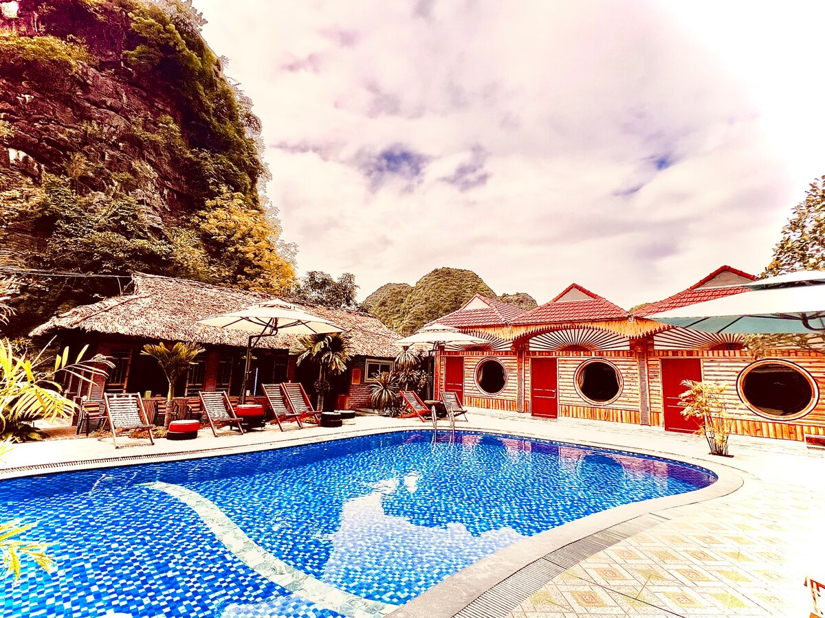 swimming pool view for 3 people