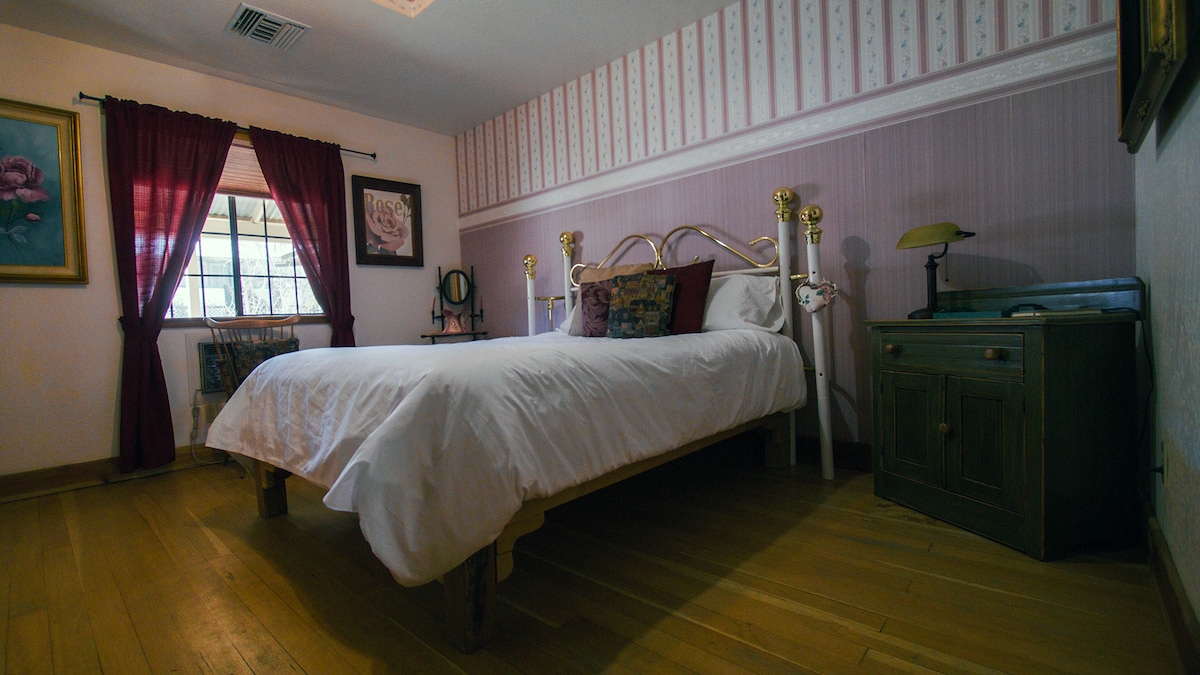 The Rose Room, Cottage Hotel, Randsburg, CA