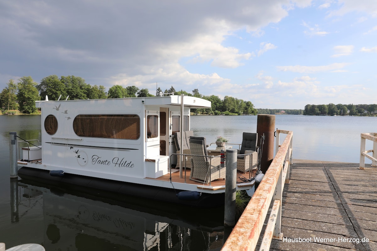 Houseboat at Peetzsee in Grünheide