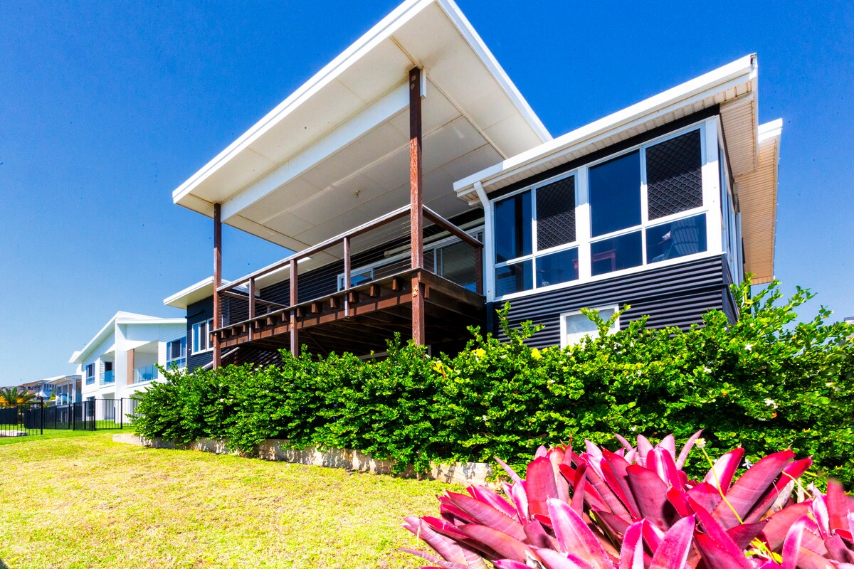 Seacrest on Bright - Entire House, Pool- Seaviews