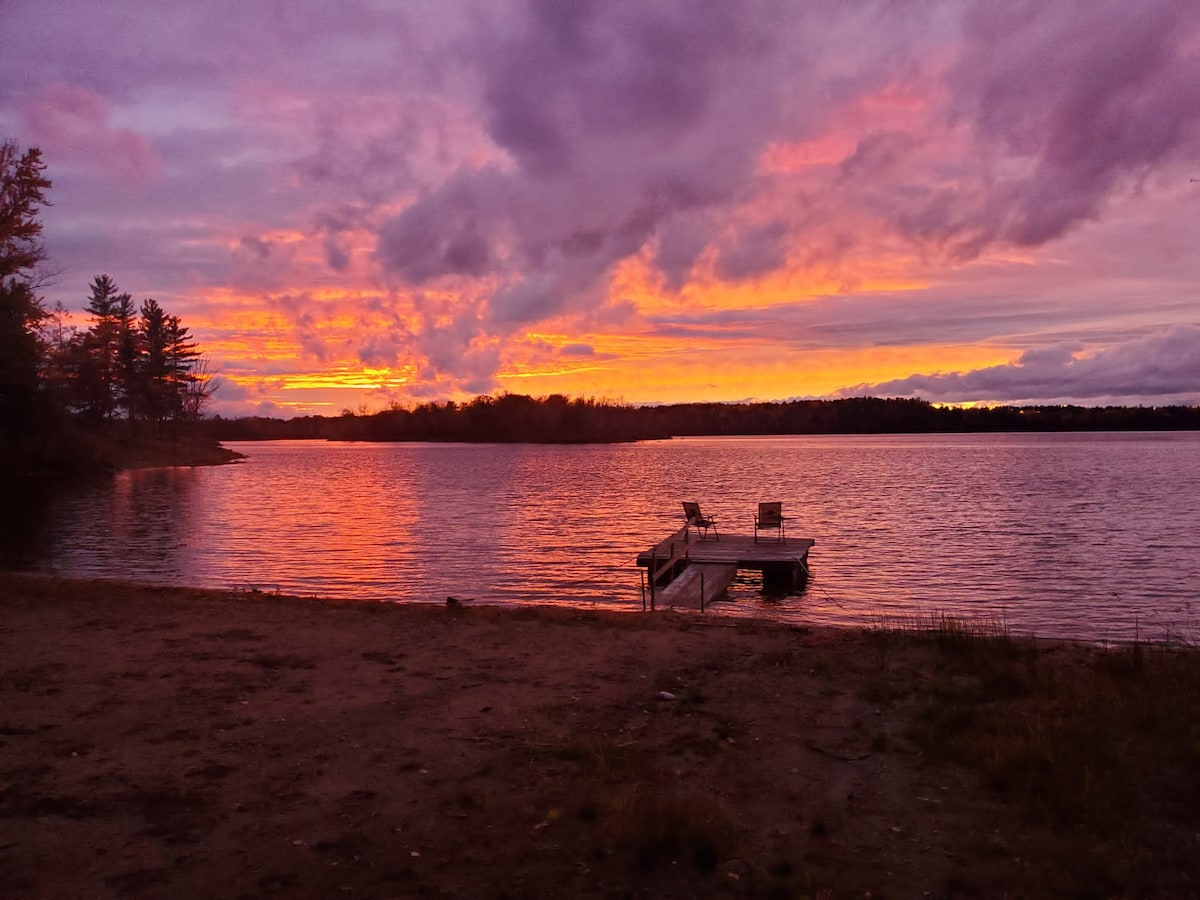 Cozy at the Cottage on the Ottawa River