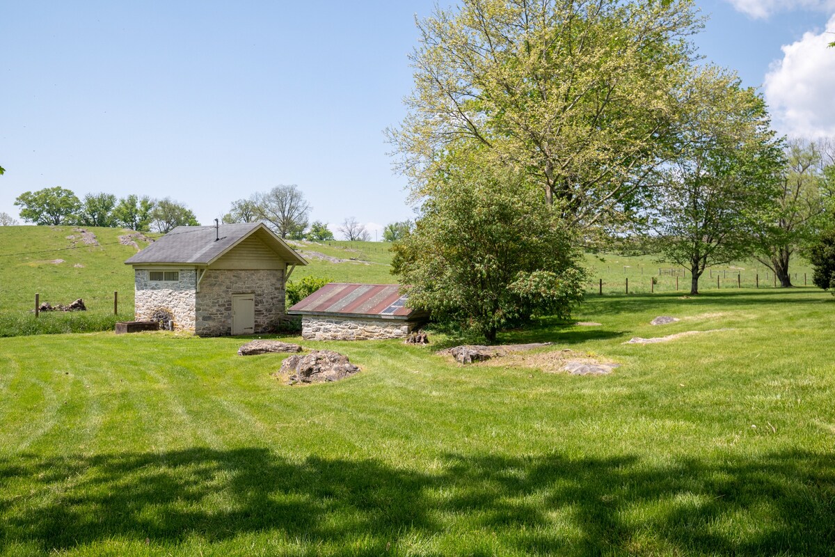 Milton Valley Cottage on Historic Estate Farm