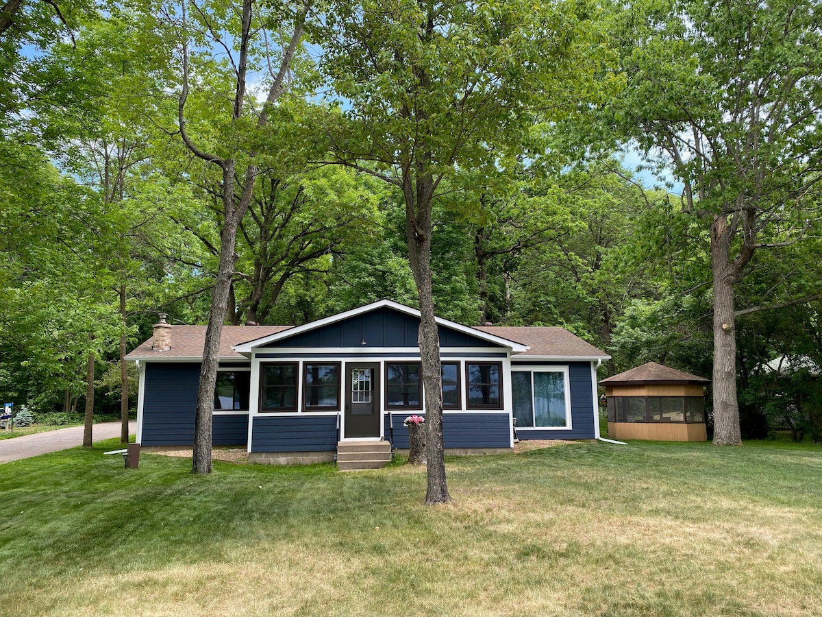 Cabin on Leisure Lane with Sandy Beach