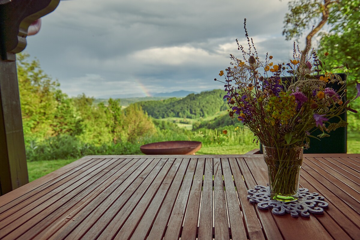 Srčna, a beautiful  log cabin with amazing view