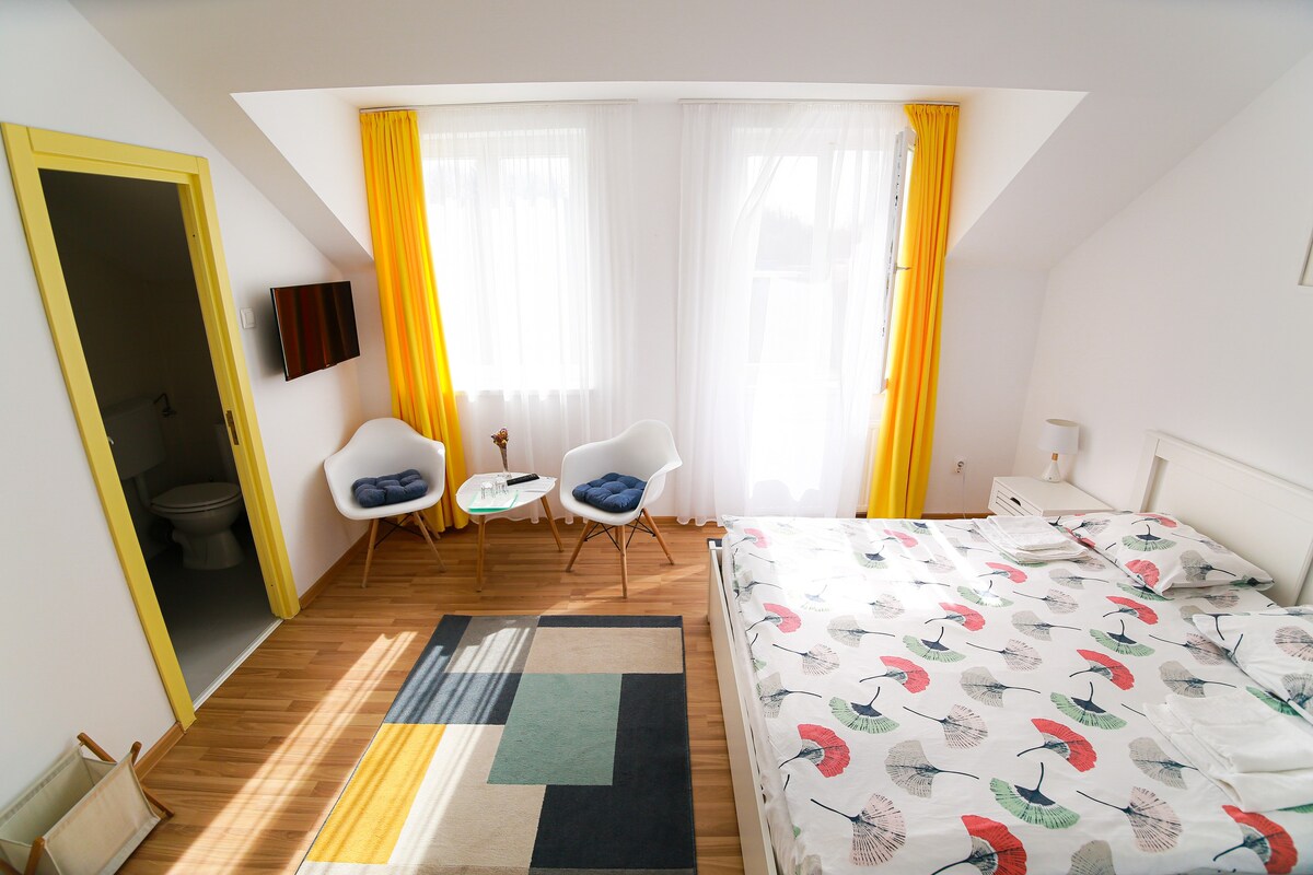 Cozy triple room in Capra Vecinului B&B