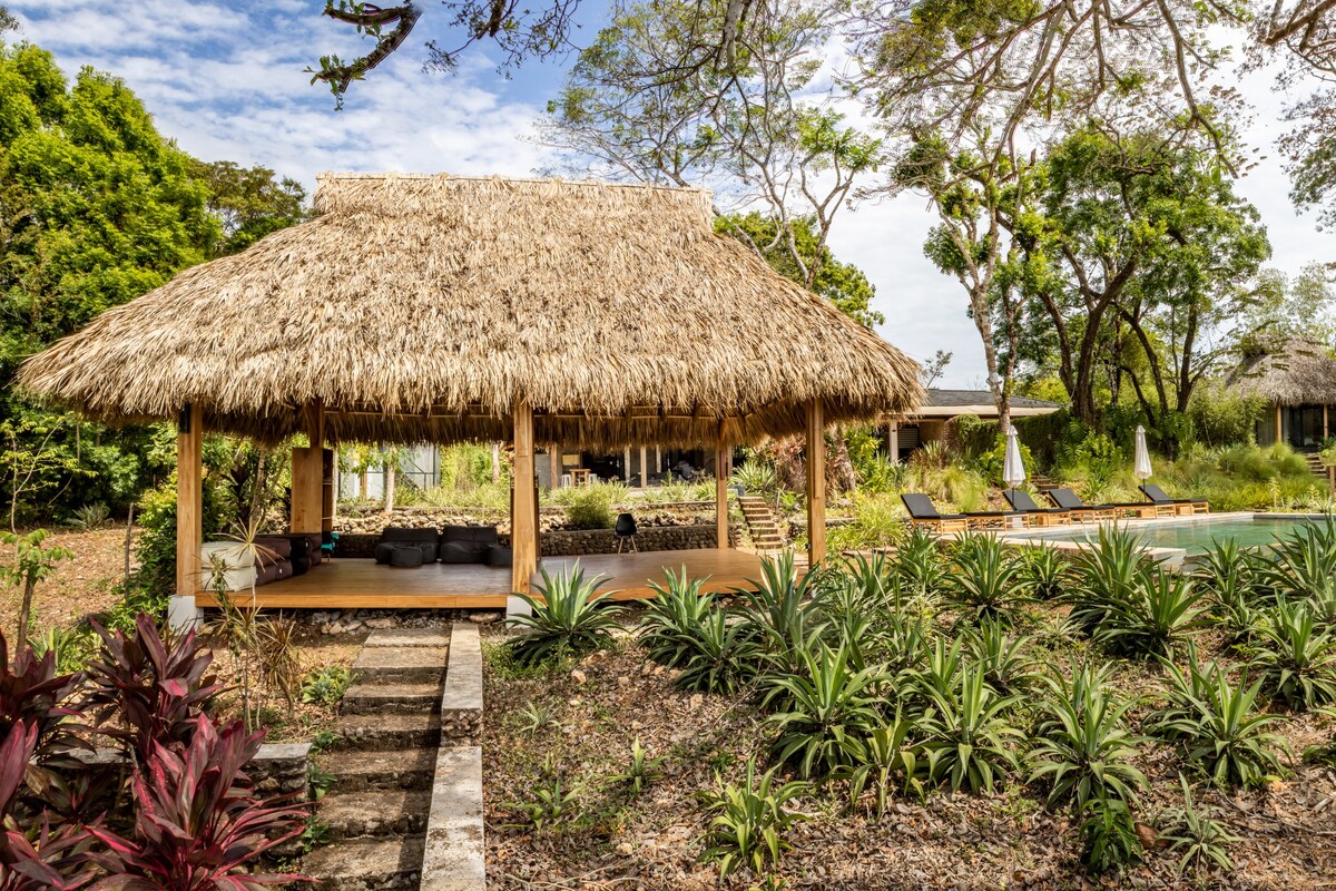 Villa Gaia with Ocean Jungle Views, Thea Resort