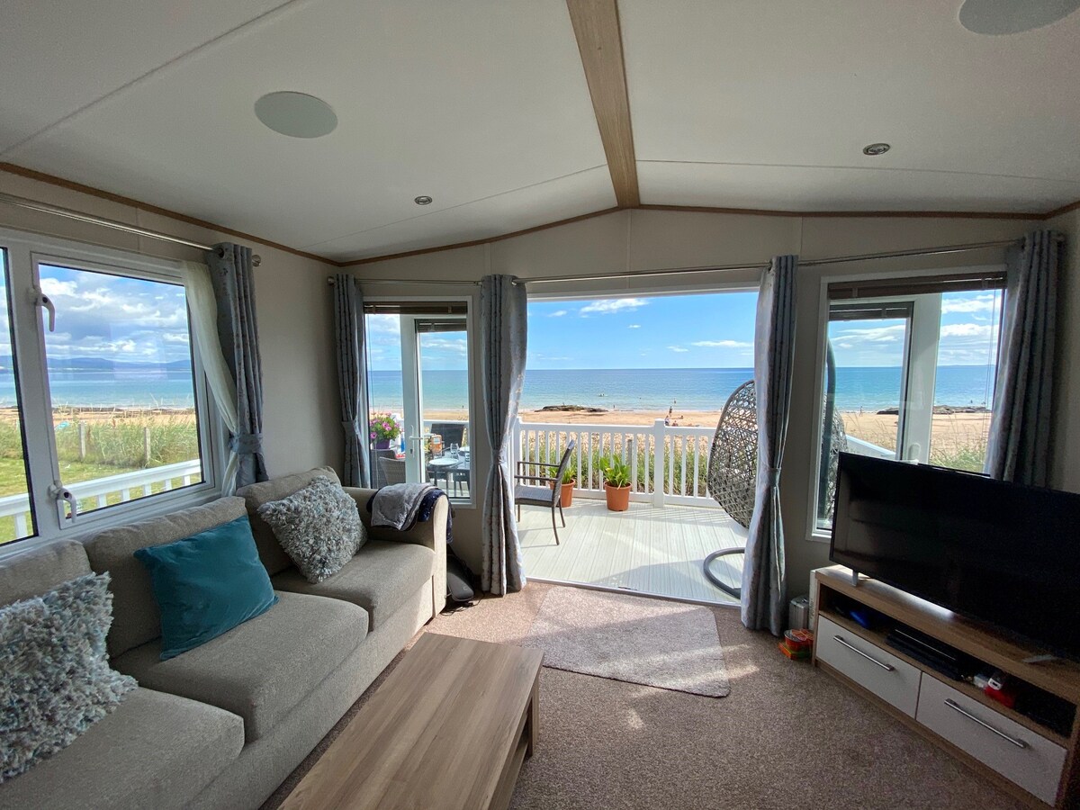 Beach front luxury caravan with stunning views