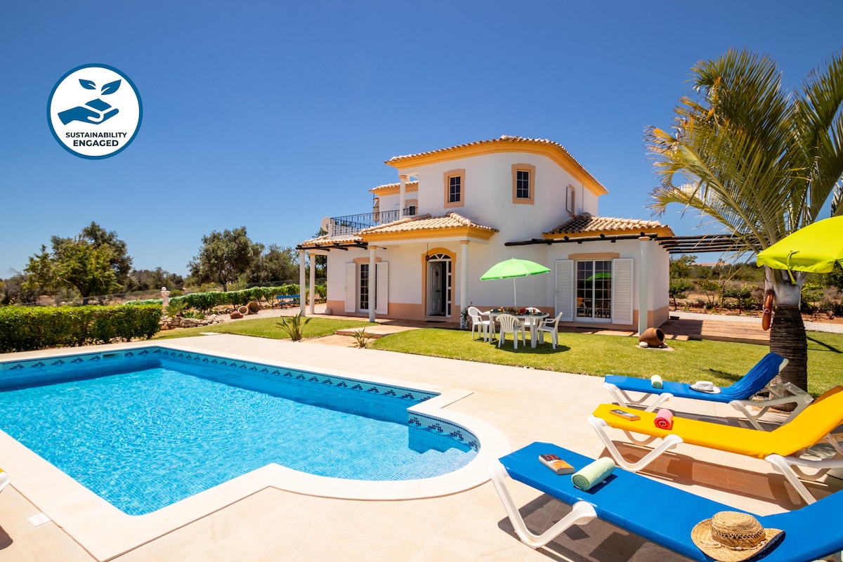 Beautiful Villa with Private Pool in quiet area