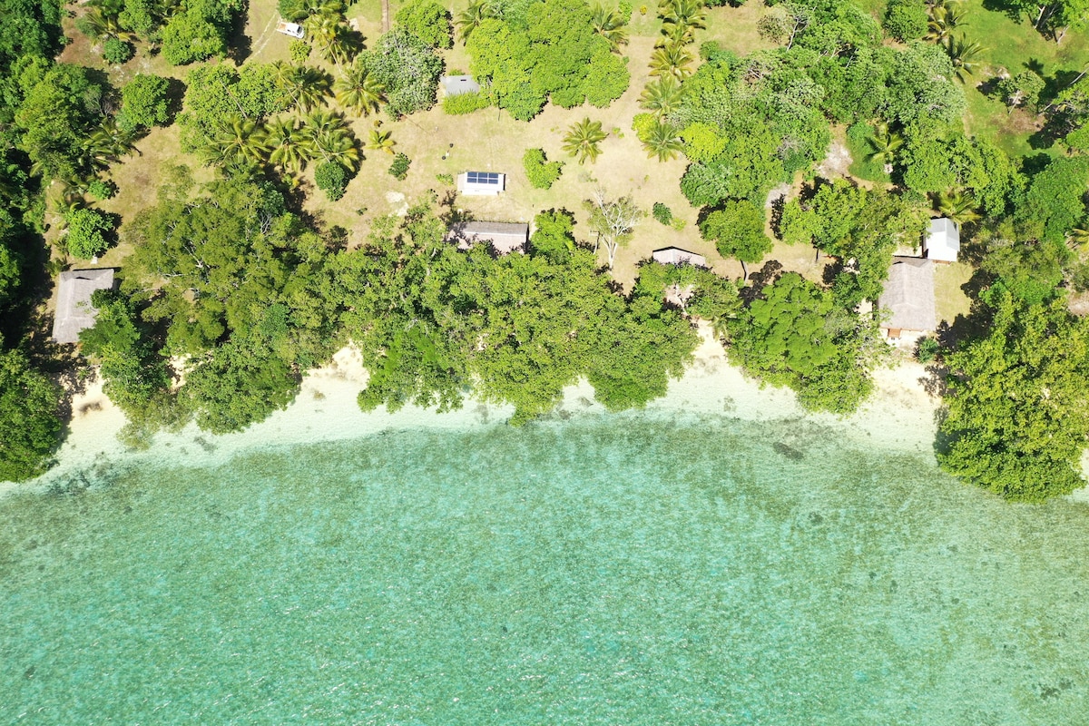 Matevulu Lodge整套房源，位于海滨