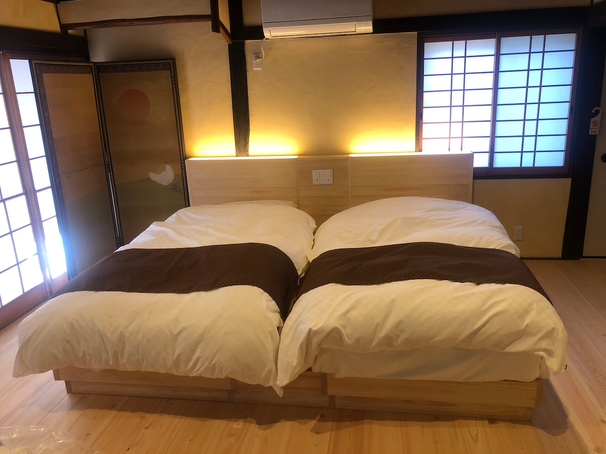 Himeji Castle's back parlor-like"400-year-old inn