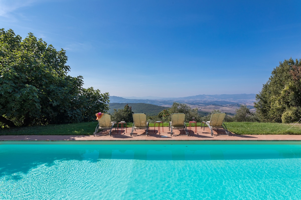 Near San Gimignano and Volterra-villa with pool