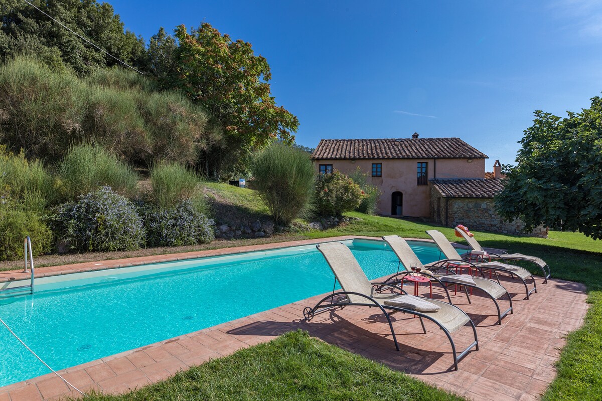 Near San Gimignano and Volterra-villa with pool