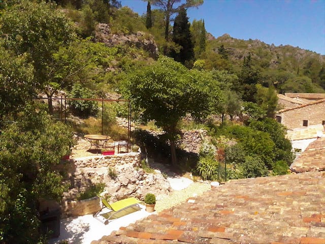 Saint-Guilhem-le-Désert的民宿