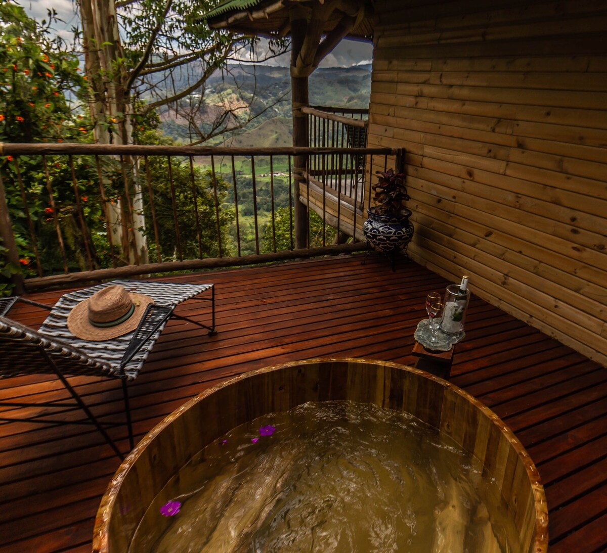 Kawa Mountain Retreat「私人按摩浴缸」Ecolodge