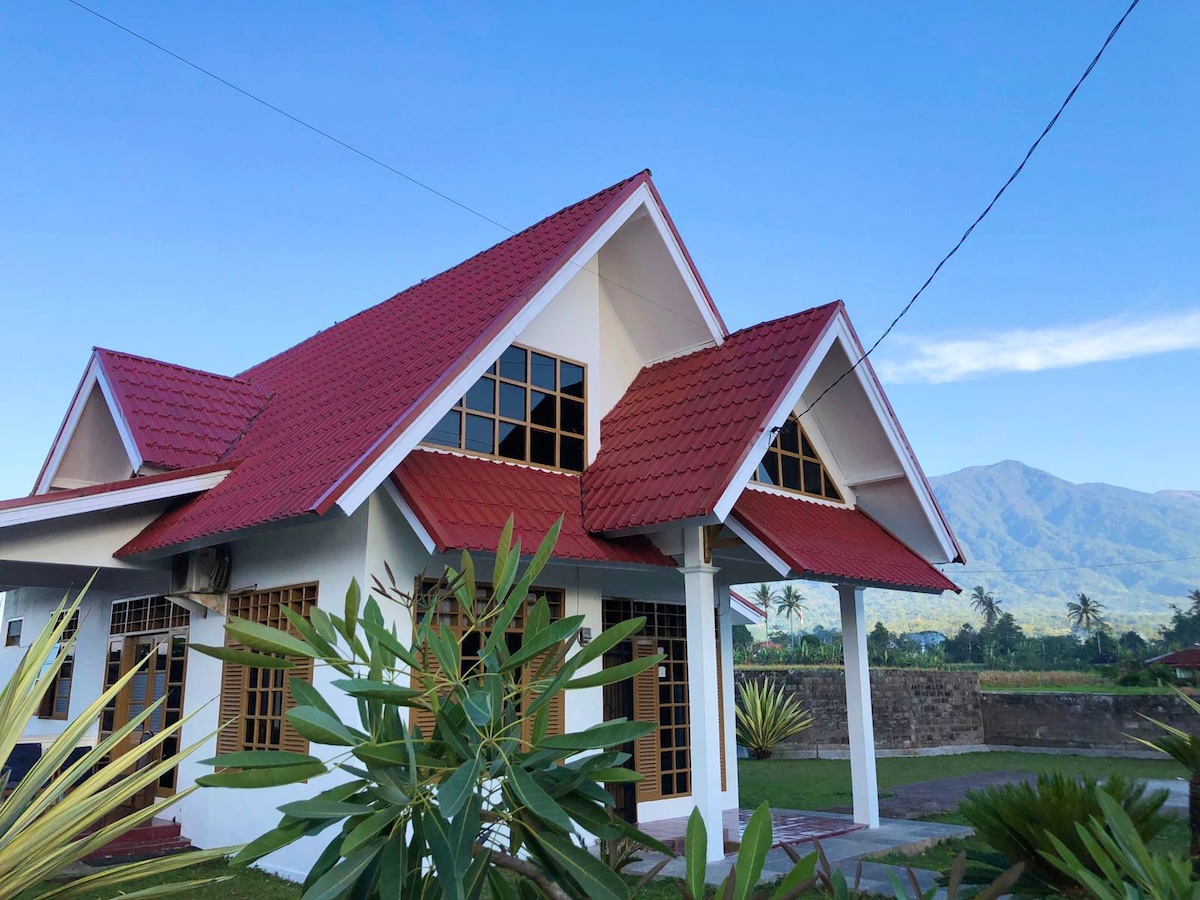 江东山民宿（ Koto Hills Homestay ） ，欣赏山地和稻田景观