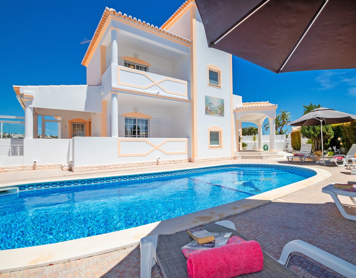 Outstanding Villa with Heatable Pool, Wi-Fi