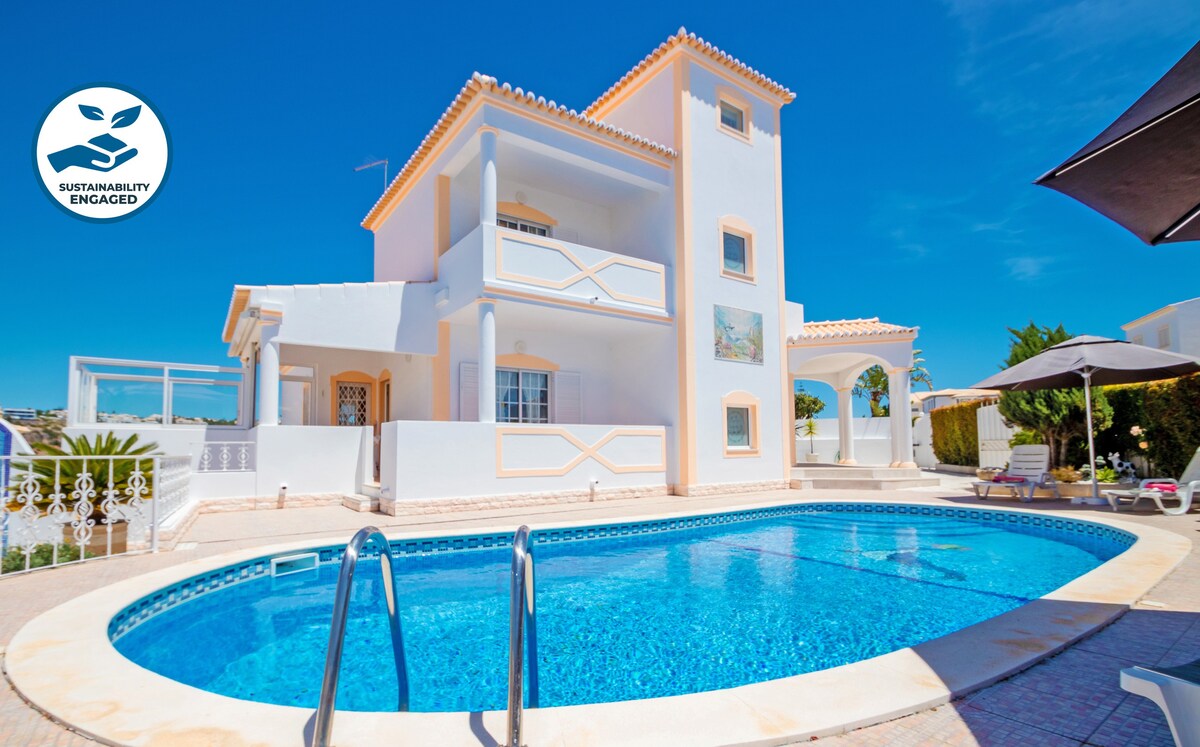 Outstanding Villa with Heatable Pool, Wi-Fi
