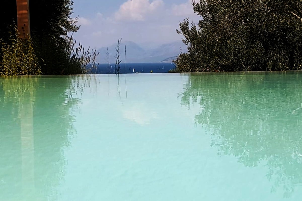 Avlaki Beach Villa: Your Corfu Paradise!