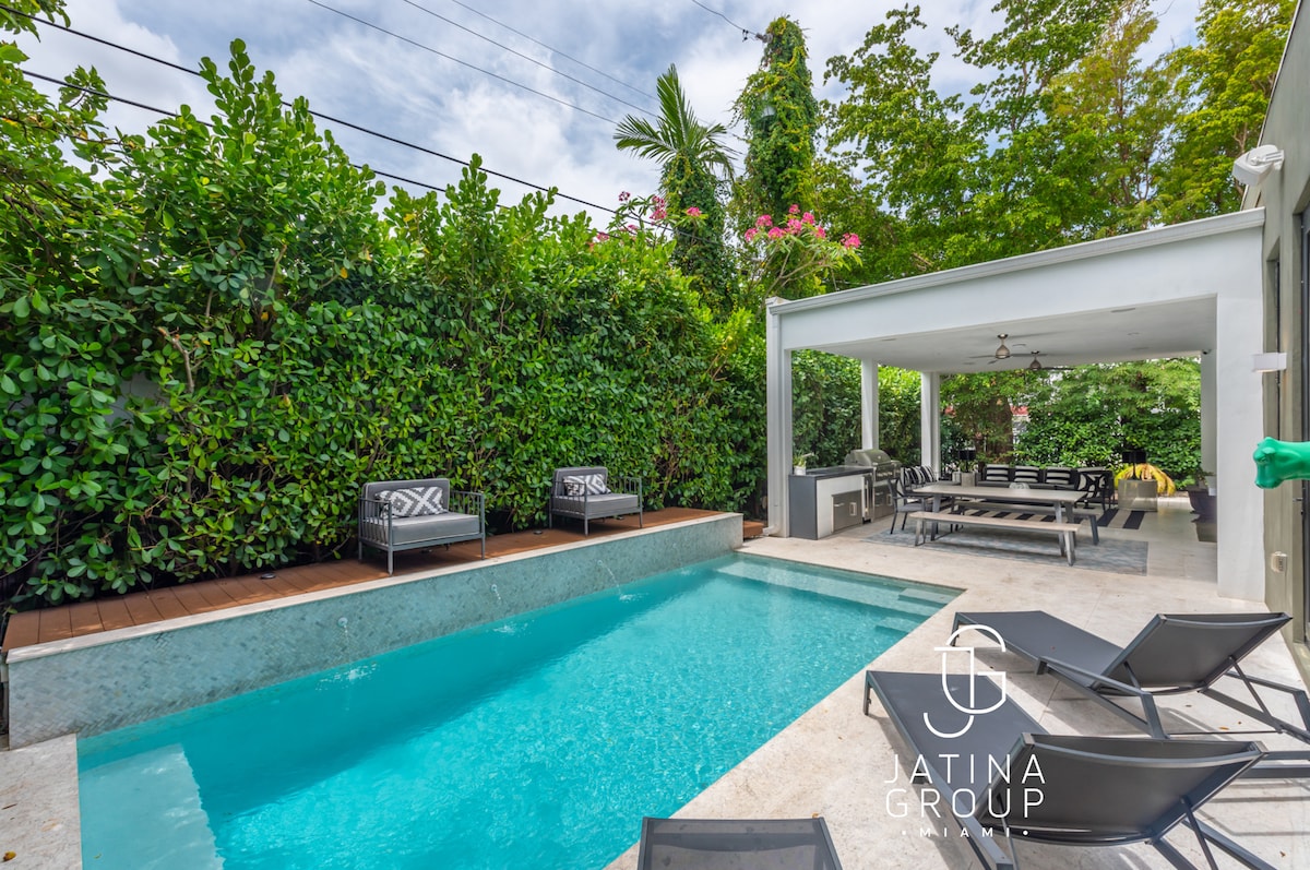 可容纳10个迈阿密设计区的豪华别墅，带泳池！