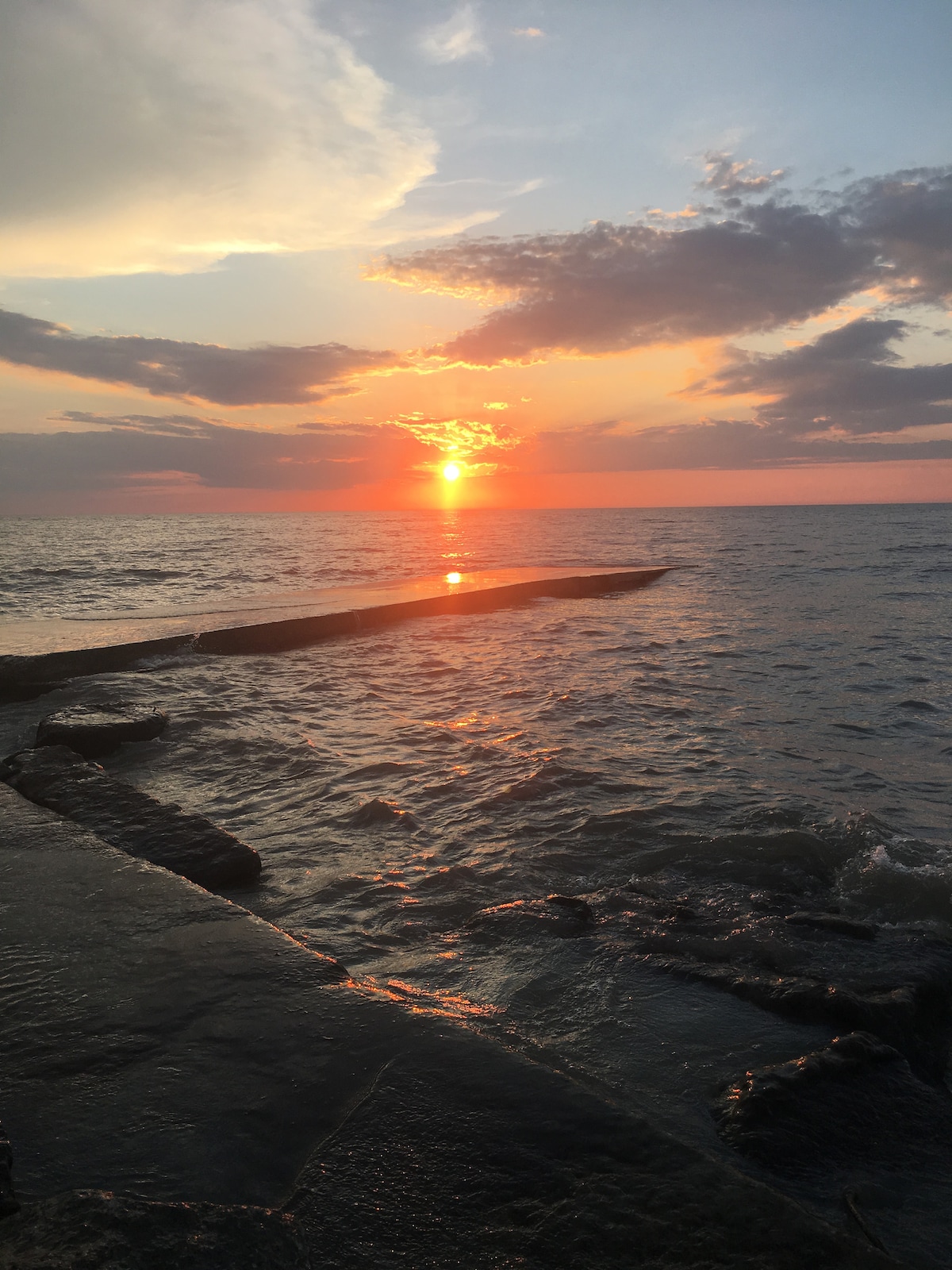 Cozy cottage on Lake Erie w/ private beach access!