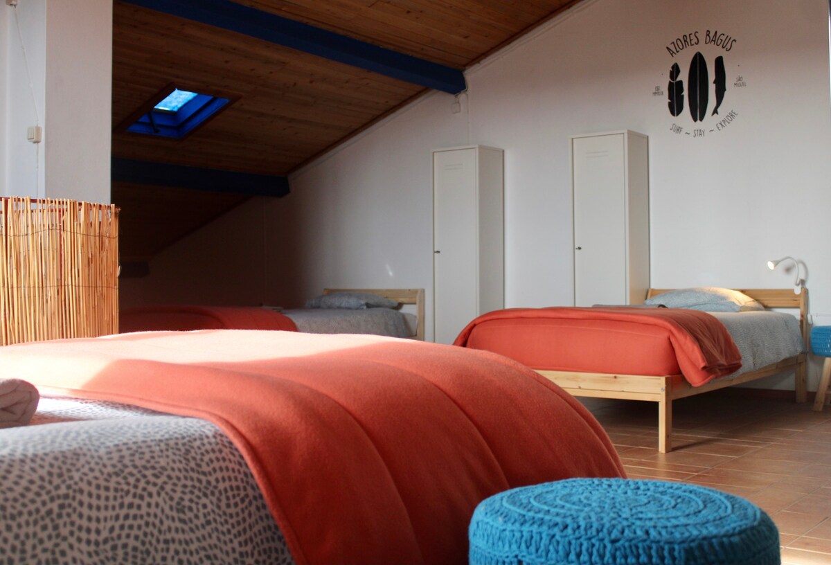 Azores Bagus Surf House_1张床（ B ） ，共用房间