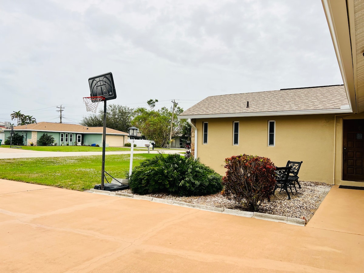 “Cute Cozy House close to the Beach”