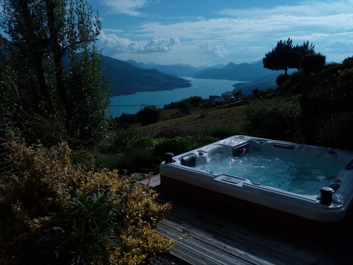 chalet à Puy Sanieres vue sur le lac Serre Ponçon