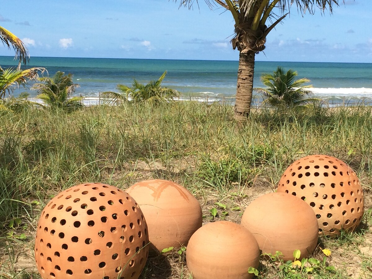 Casa em condomínio com pé n’areia e piscina