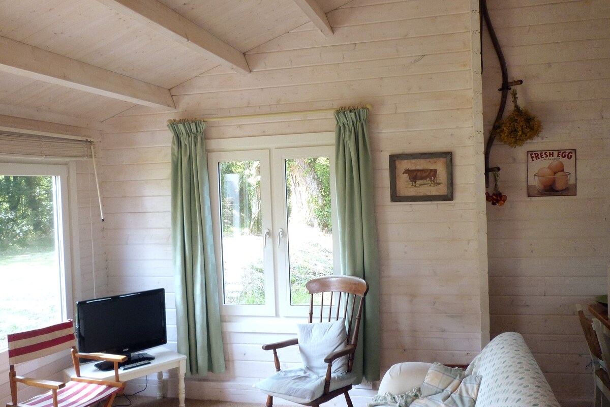 绿色小木屋是一个舒适、僻静的乡村瑰宝！