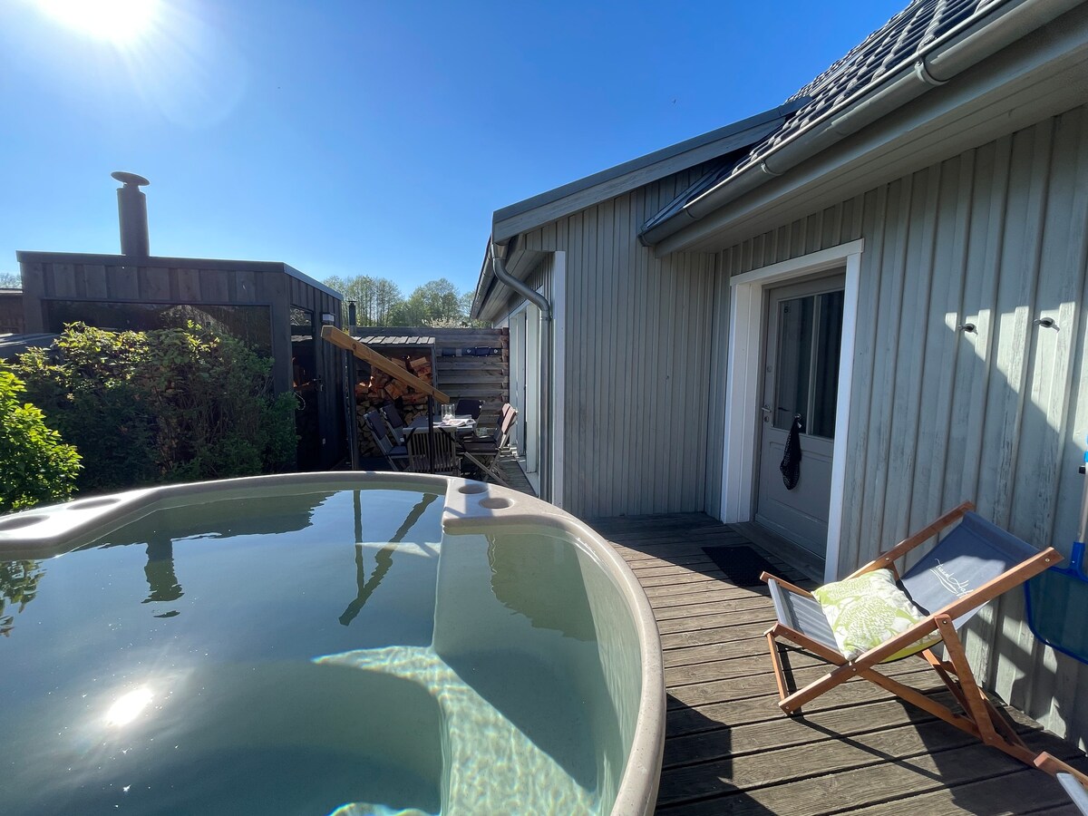 Sea Hideaway privates NordicSPA, Kamin, Boot