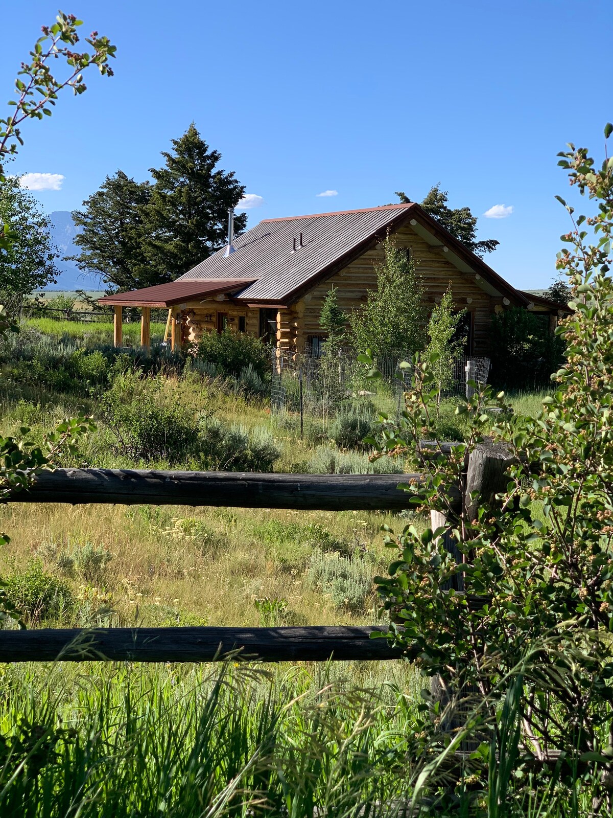 历史悠久的牧场上的豪华小木屋，可欣赏提顿美景
