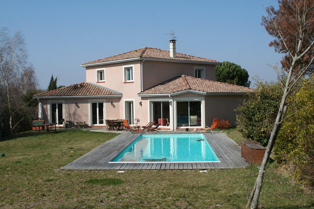 Villa au calme, jardin et piscine proche Toulouse