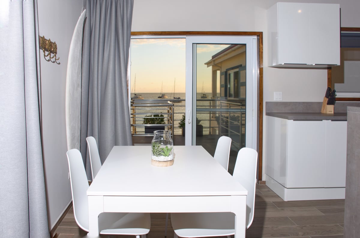 Unit  6 - Deluxe apartment by the sea