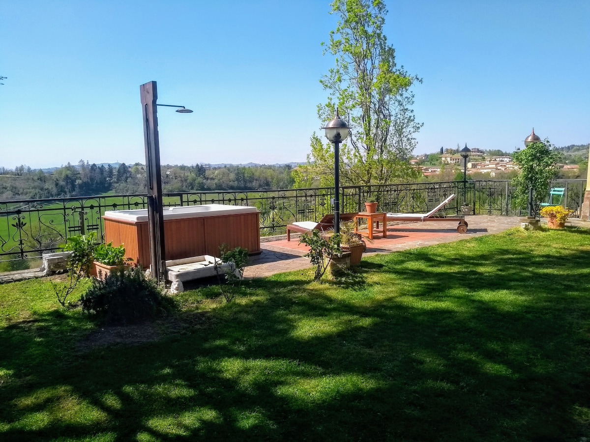 Al Cedro Terrazza sul Monferrato with Jacuzzi