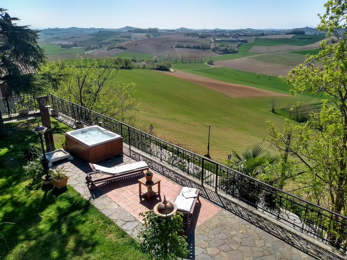 Al Cedro Terrazza sul Monferrato with Jacuzzi