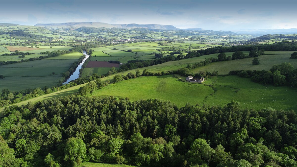 Cwm Pelved is a stunning six bedroom property